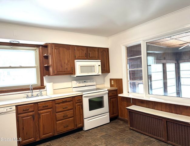 25 Glenmore Road, North Greenbush, NY 12180