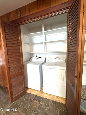 25 Glenmore Road, North Greenbush, NY 12180