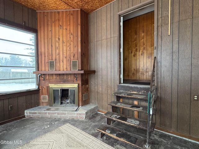 25 Glenmore Road, North Greenbush, NY 12180