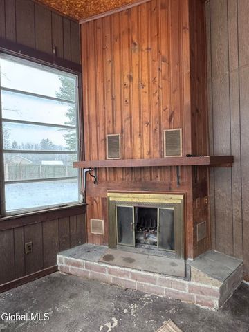 25 Glenmore Road, North Greenbush, NY 12180