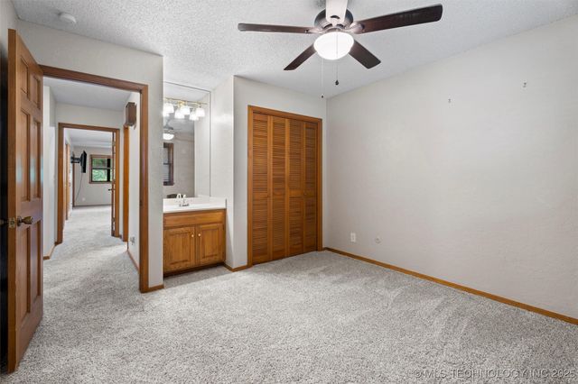 633 Kenwood Drive, Bartlesville, OK 74006