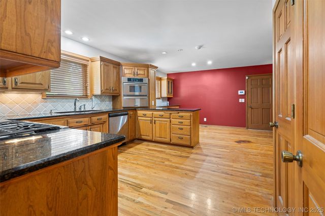 633 Kenwood Drive, Bartlesville, OK 74006