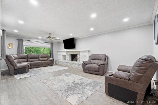 633 Kenwood Drive, Bartlesville, OK 74006