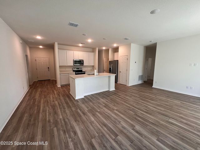 1031 Grapefruit Road SE, Palm Bay, FL 32909