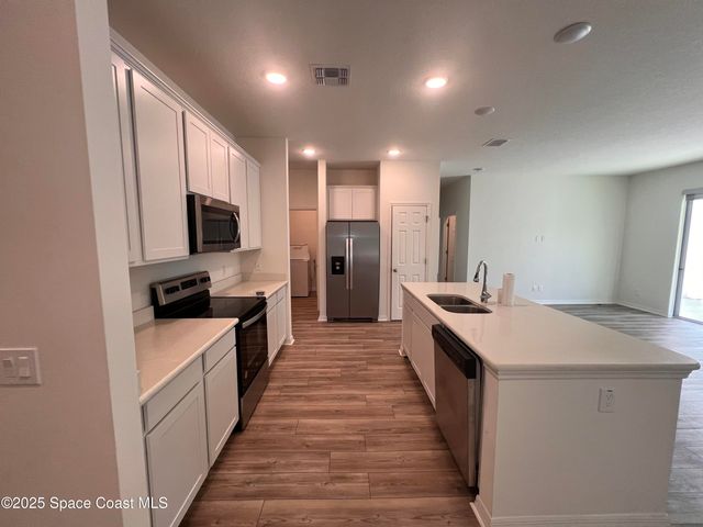 1031 Grapefruit Road SE, Palm Bay, FL 32909