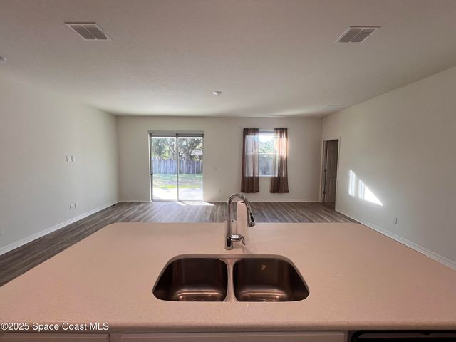 1031 Grapefruit Road SE, Palm Bay, FL 32909