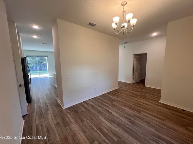 1031 Grapefruit Road SE, Palm Bay, FL 32909