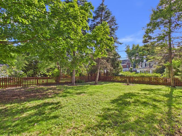 530 S Dryden Place, Arlington Heights, IL 60005