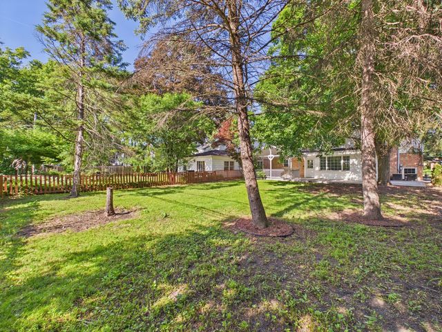 530 S Dryden Place, Arlington Heights, IL 60005
