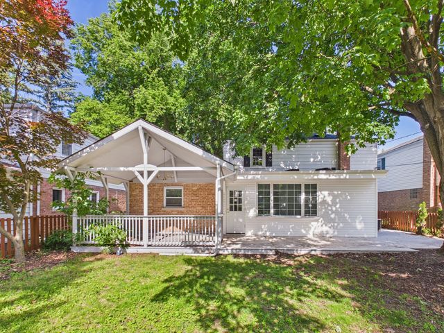 530 S Dryden Place, Arlington Heights, IL 60005