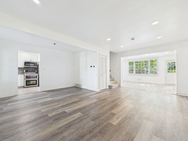 530 S Dryden Place, Arlington Heights, IL 60005