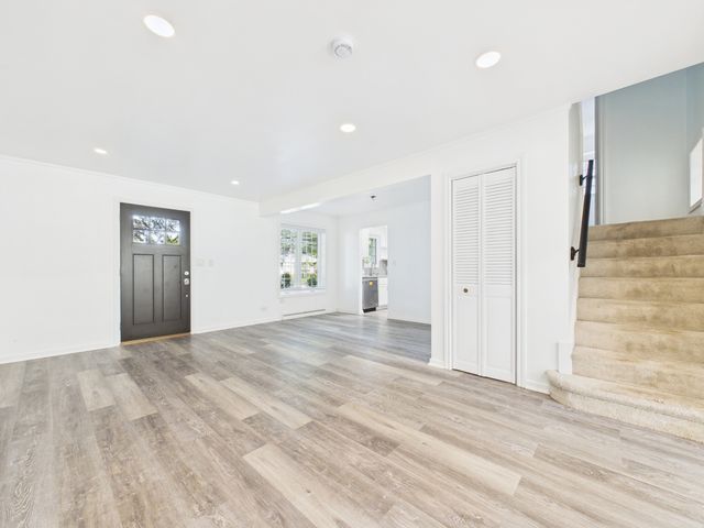 530 S Dryden Place, Arlington Heights, IL 60005