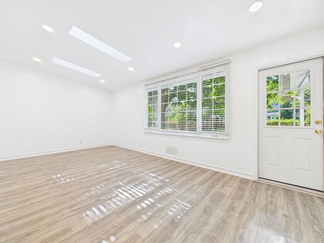 530 S Dryden Place, Arlington Heights, IL 60005