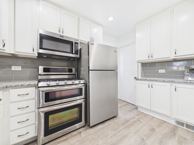 530 S Dryden Place, Arlington Heights, IL 60005