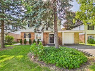 530 S Dryden Place, Arlington Heights, IL 60005