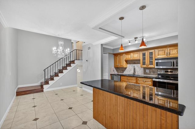 382 Golfview Road C, North Palm Beach, FL 33408