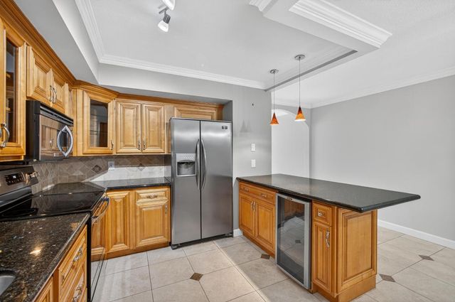 382 Golfview Road C, North Palm Beach, FL 33408