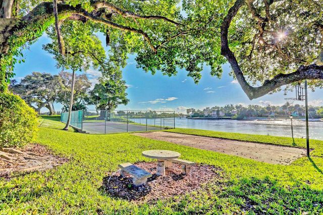 382 Golfview Road C, North Palm Beach, FL 33408