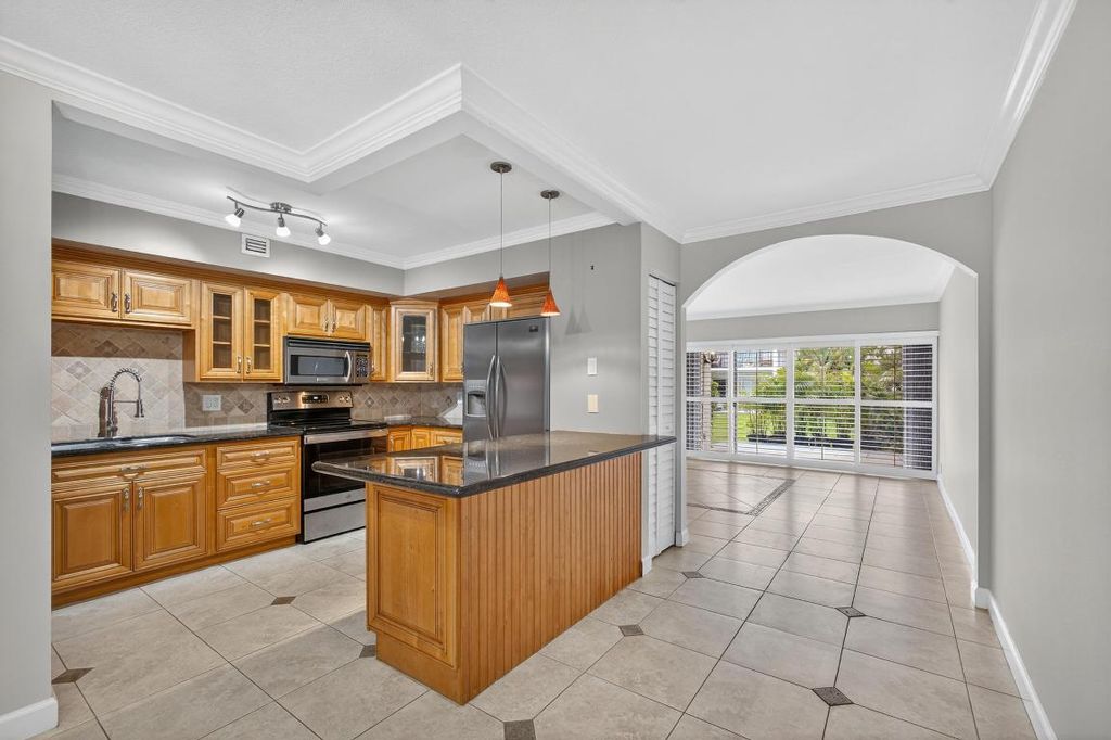 382 Golfview Road C, North Palm Beach, FL 33408