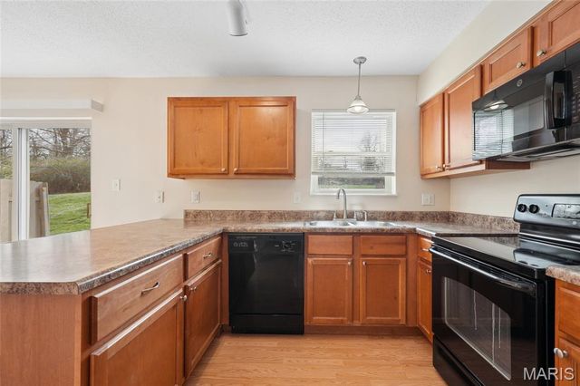 1426 Willow Brook Cove, St Louis, MO 63146