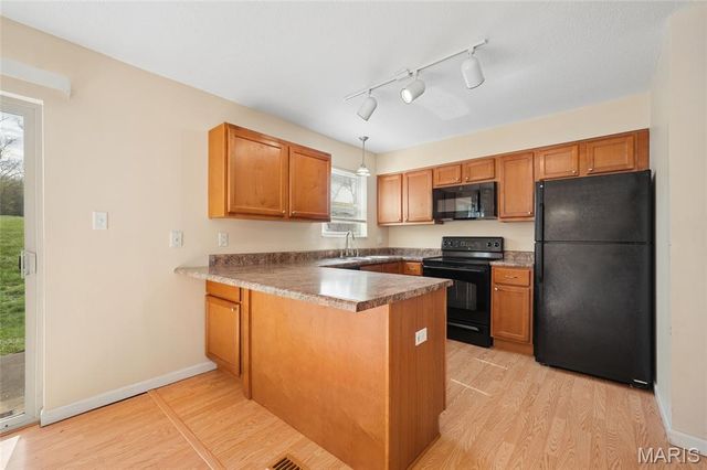 1426 Willow Brook Cove, St Louis, MO 63146