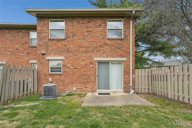 1426 Willow Brook Cove, St Louis, MO 63146