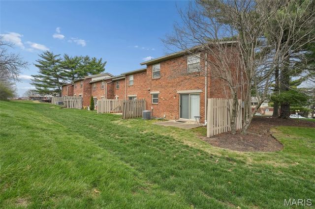 1426 Willow Brook Cove, St Louis, MO 63146