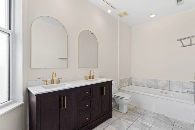 1710 W Erie Street 301, Chicago, IL 60622
