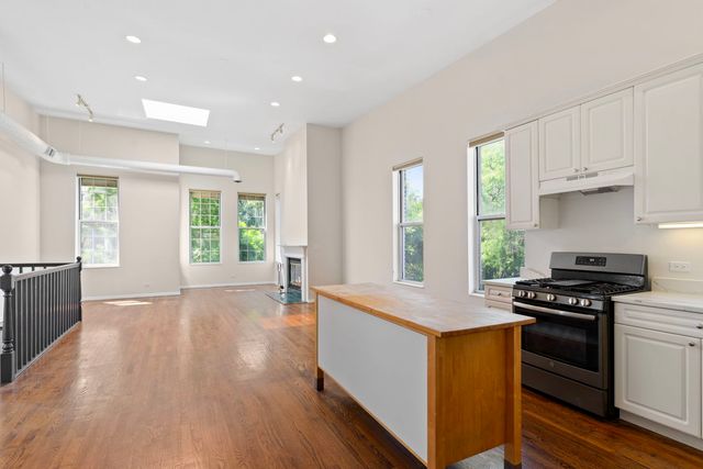 1710 W Erie Street 301, Chicago, IL 60622