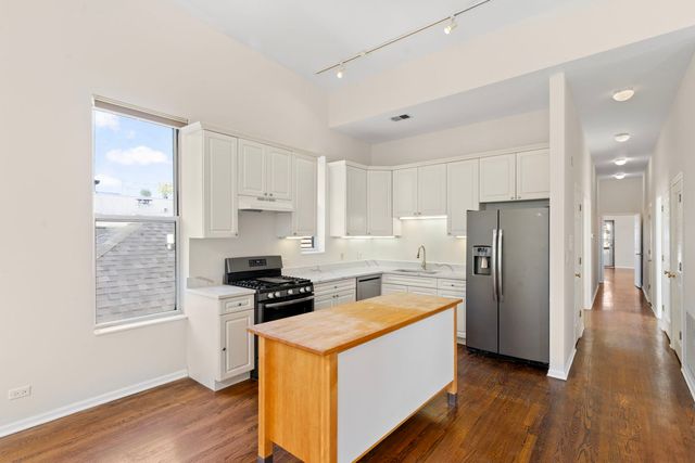 1710 W Erie Street 301, Chicago, IL 60622