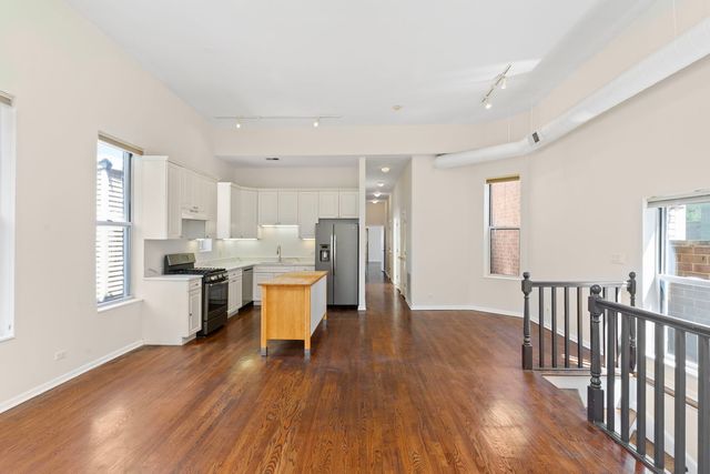 1710 W Erie Street 301, Chicago, IL 60622