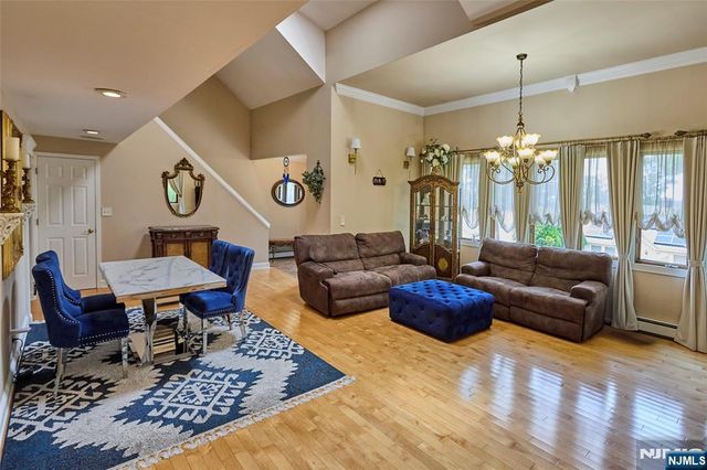2 Cayuga Trail, Wayne, NJ 07470