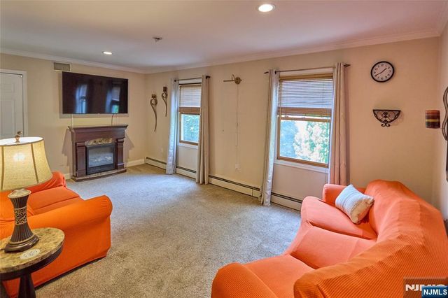 2 Cayuga Trail, Wayne, NJ 07470