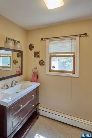 2 Cayuga Trail, Wayne, NJ 07470