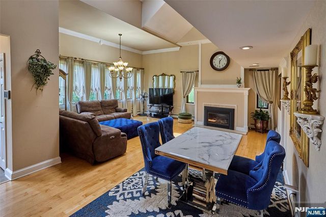 2 Cayuga Trail, Wayne, NJ 07470