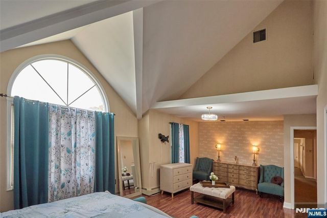 2 Cayuga Trail, Wayne, NJ 07470