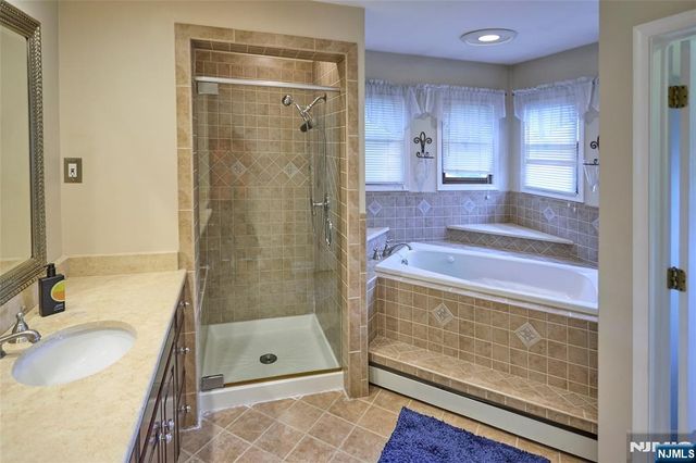 2 Cayuga Trail, Wayne, NJ 07470