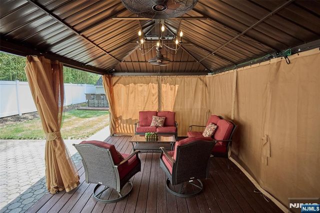 2 Cayuga Trail, Wayne, NJ 07470