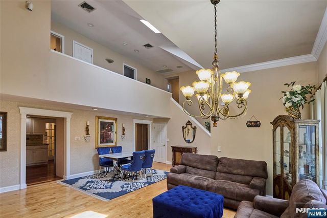 2 Cayuga Trail, Wayne, NJ 07470