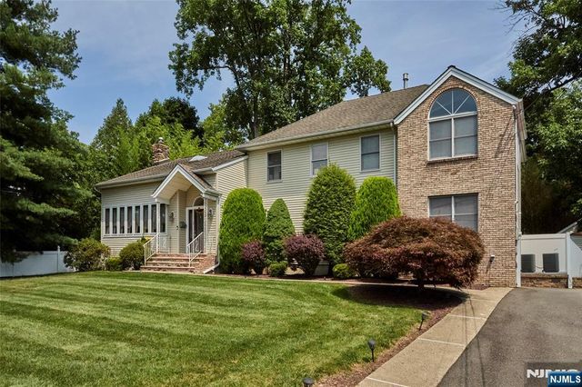 2 Cayuga Trail, Wayne, NJ 07470