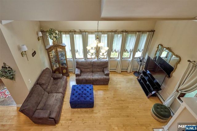 2 Cayuga Trail, Wayne, NJ 07470