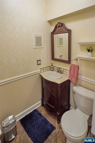 2 Cayuga Trail, Wayne, NJ 07470