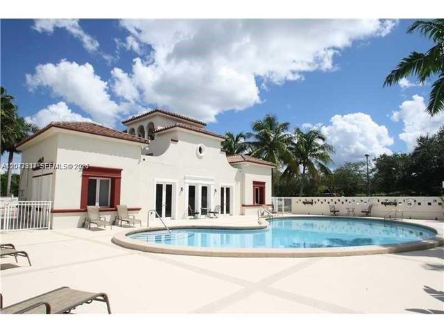 6705 N Kendall Drive 312, Pinecrest, FL 33156