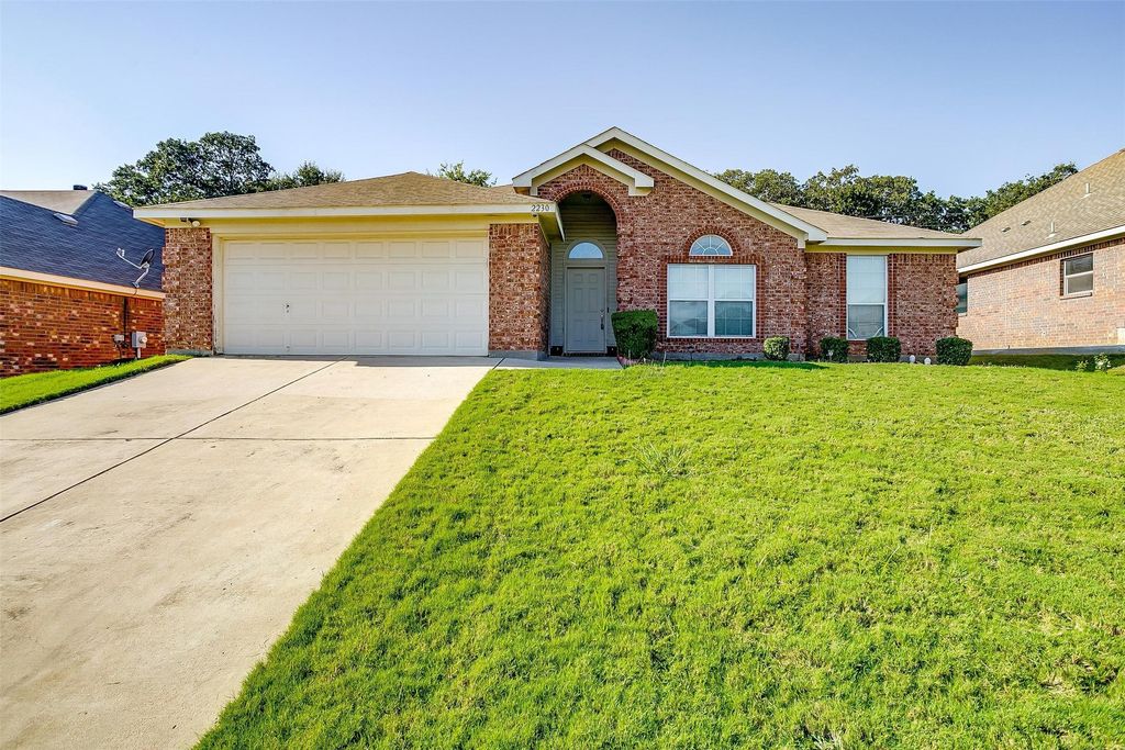 2230 Cancun Drive, Mansfield, TX 76063