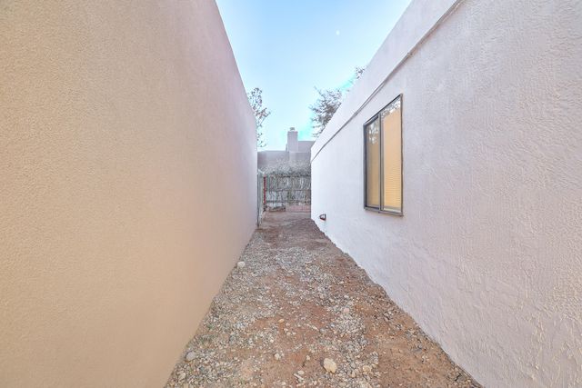 7124 Maxim Court NW, Albuquerque, NM 87120