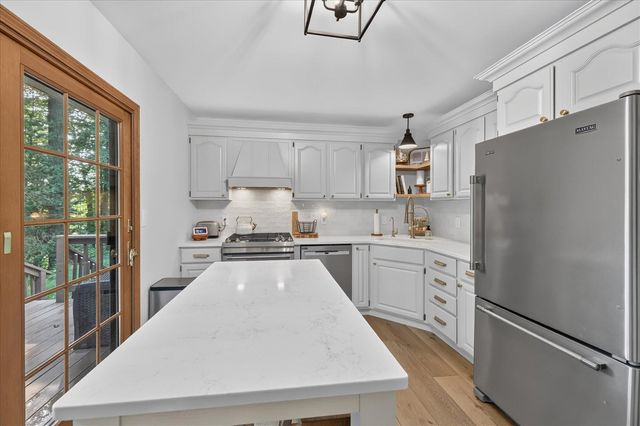 70070 2nd Avenue, South Haven, MI 49090