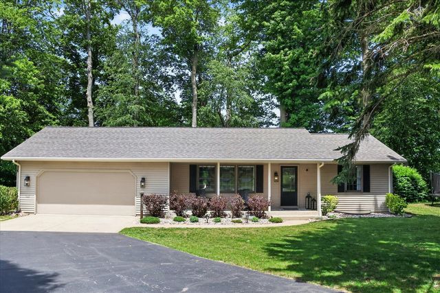 70070 2nd Avenue, South Haven, MI 49090