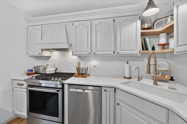 70070 2nd Avenue, South Haven, MI 49090