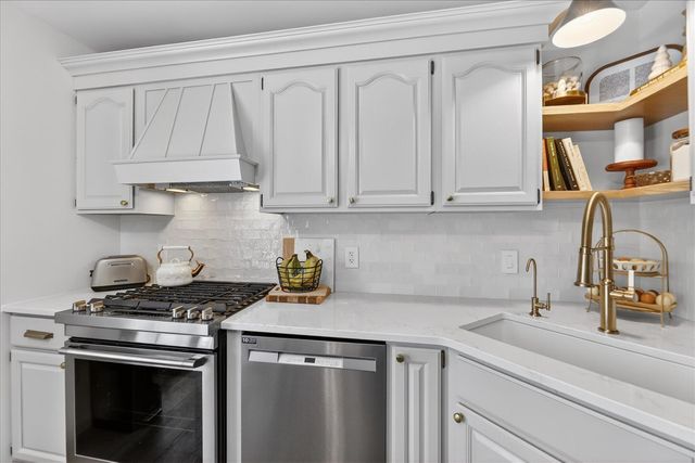 70070 2nd Avenue, South Haven, MI 49090