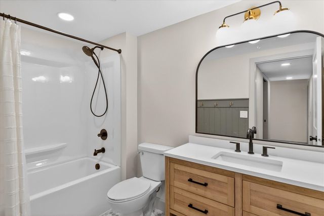 70070 2nd Avenue, South Haven, MI 49090